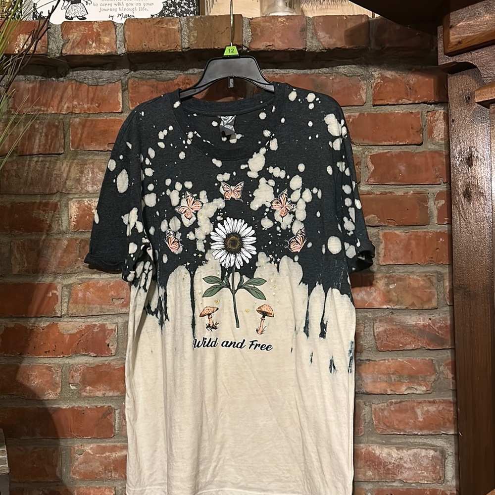 t-shirt , size large , never been worn still has tags